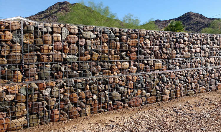 Welded mesh gabion box for retaining wall