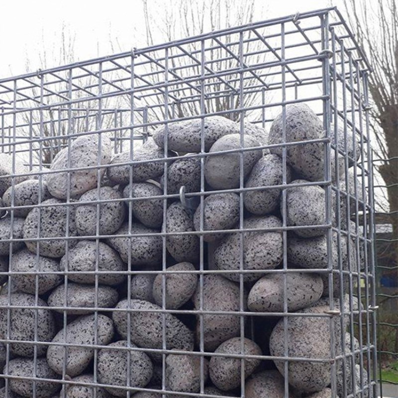 Welded mesh gabion box for retaining wall