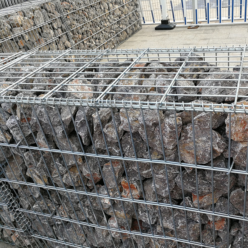 Welded wire mesh gabion basket